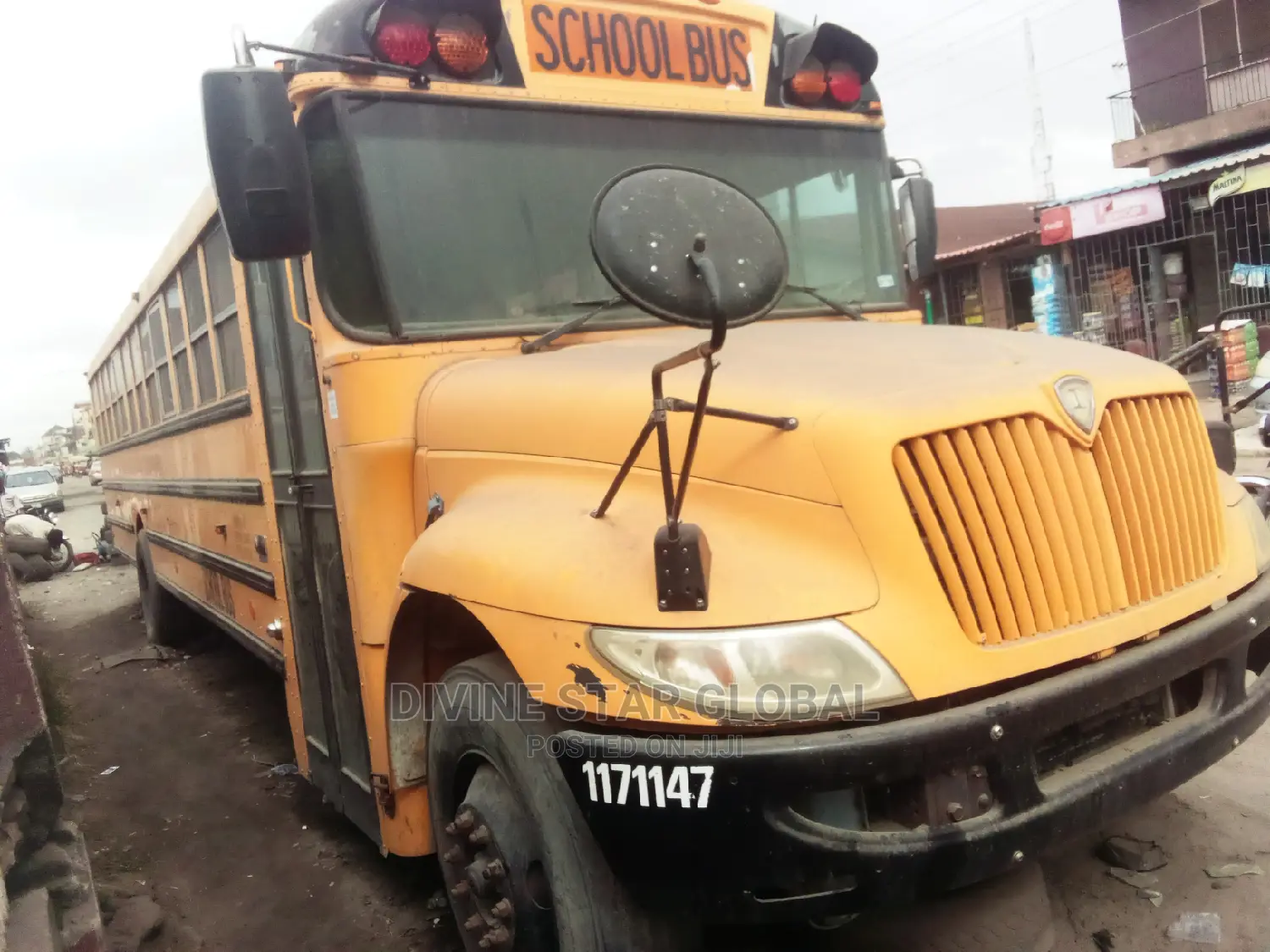 Bus 2016 Yellow