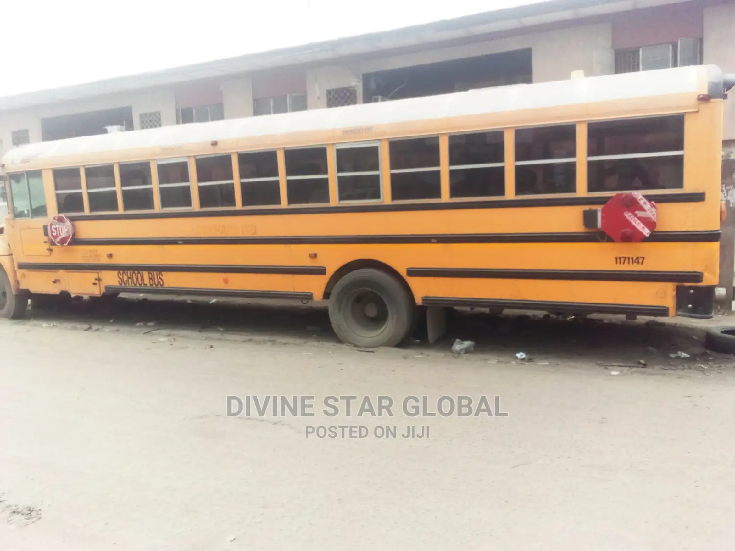 Bus 2016 Yellow