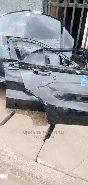 2019 Model Mercedes Benz GLA 350 Door.