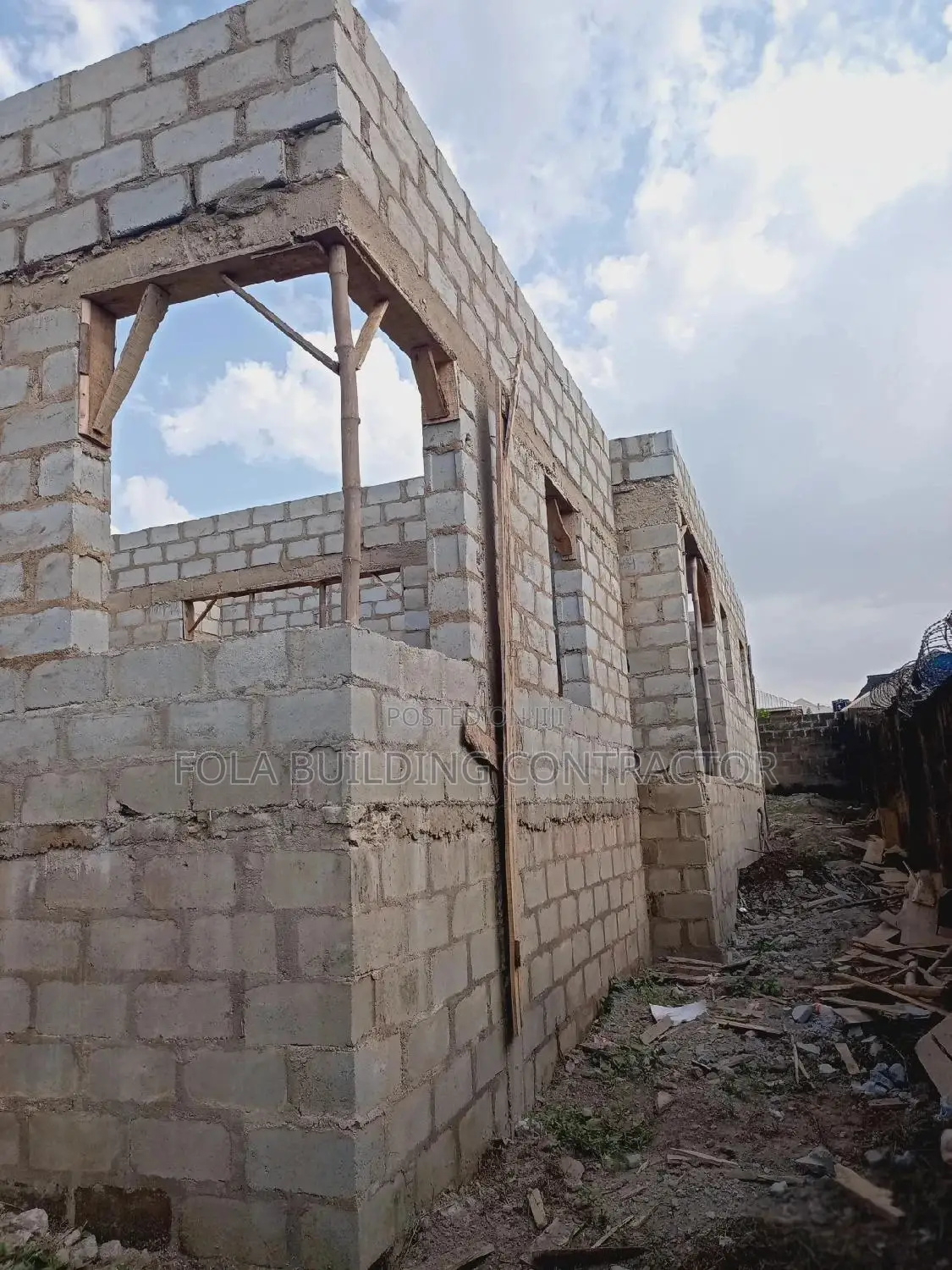 Professional Bricklayer (Fola Building Contractor)
