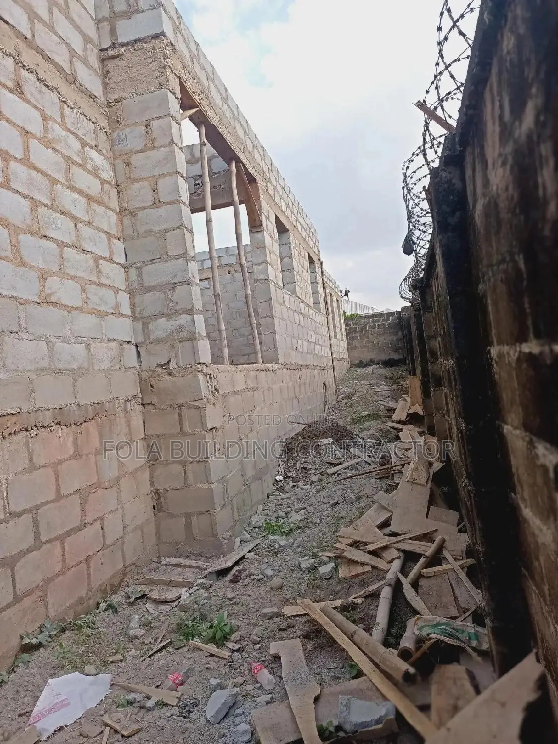 Professional Bricklayer (Fola Building Contractor)