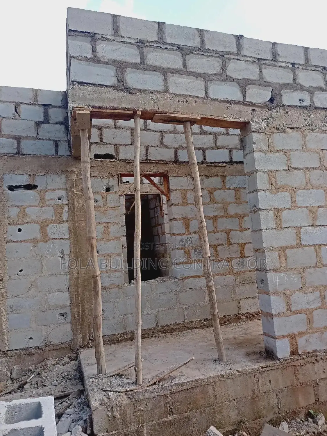 Professional Bricklayer (Fola Building Contractor)