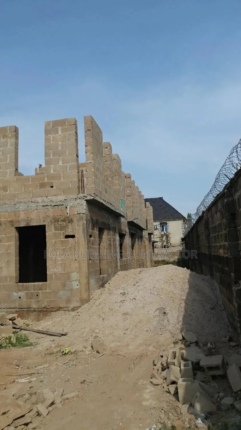Professional Bricklayer (Fola Building Contractor)