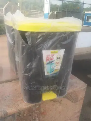 Plastic Outdoor Trash Can With Pedal