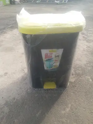Medical Plastic Trash Can for Hospital Use