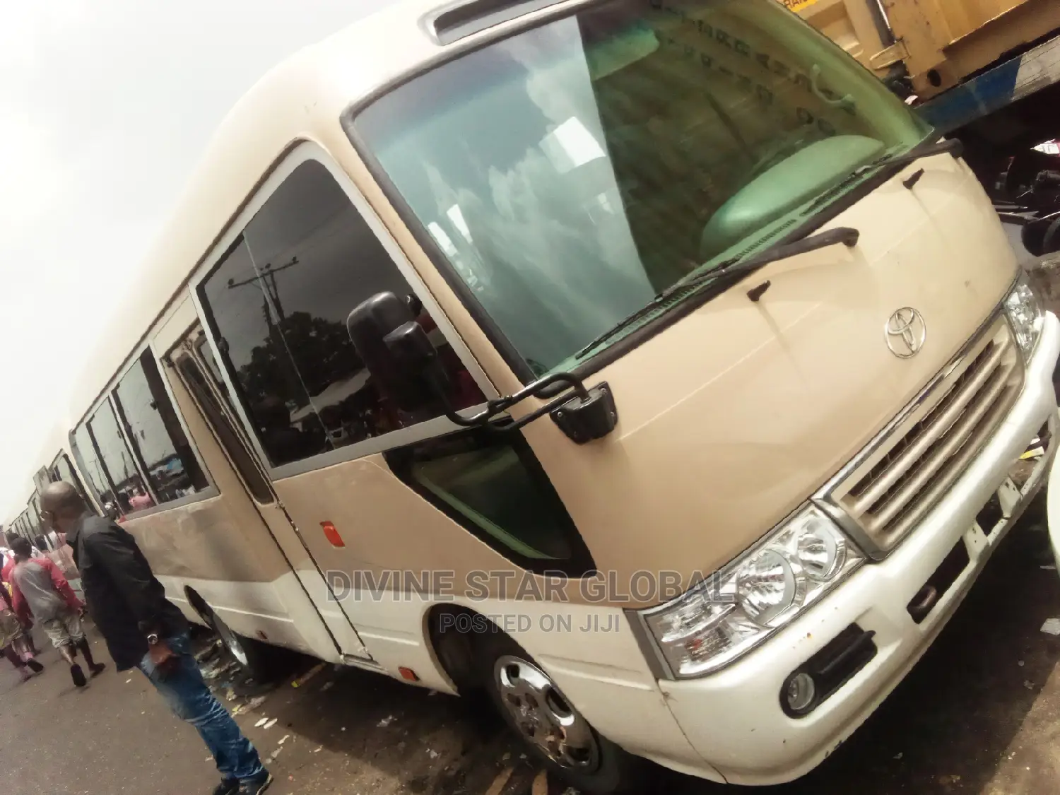 Toyota Coaster 2013 Gold
