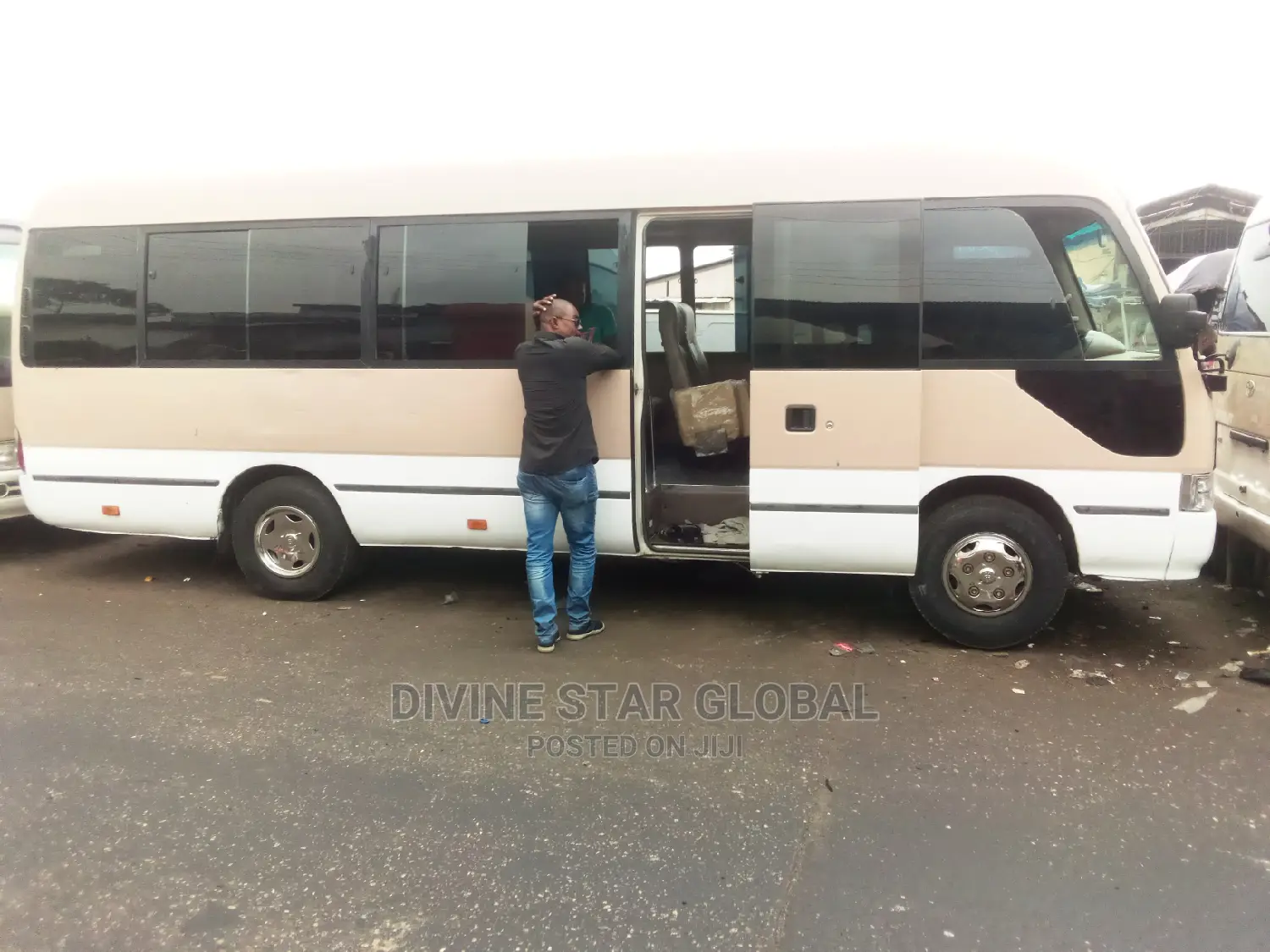 Toyota Coaster 2014 Gold