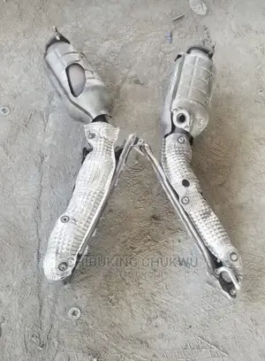 Lexus Gx570 Catalytic Manifold Exhaust Pot Set.
