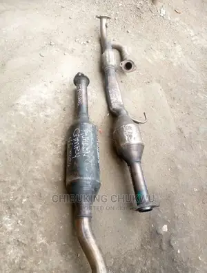 Toyota Camry 2020 Catalytic and Center Exhaust Pot.