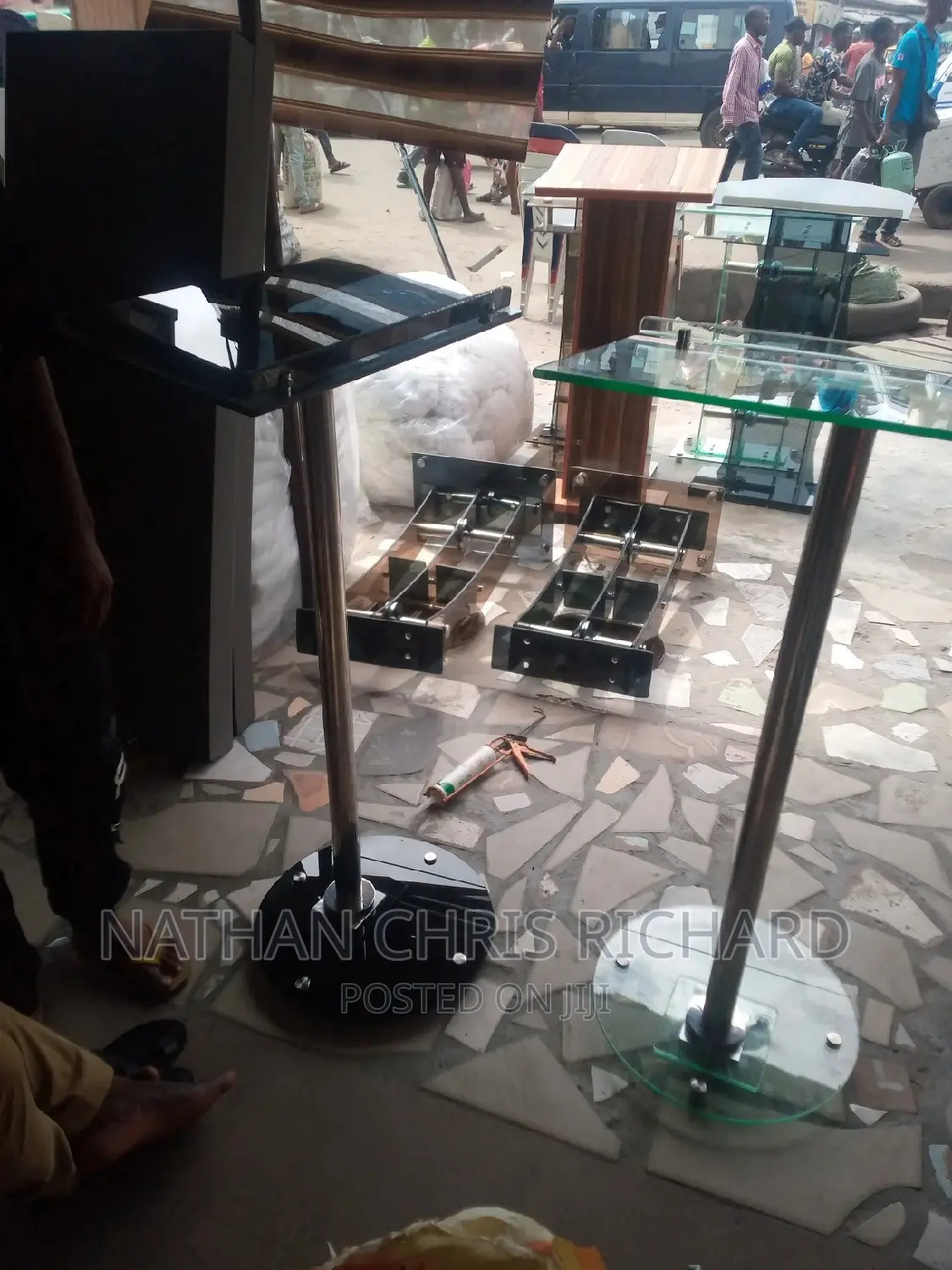 High Quality Glass Single Pole Altar