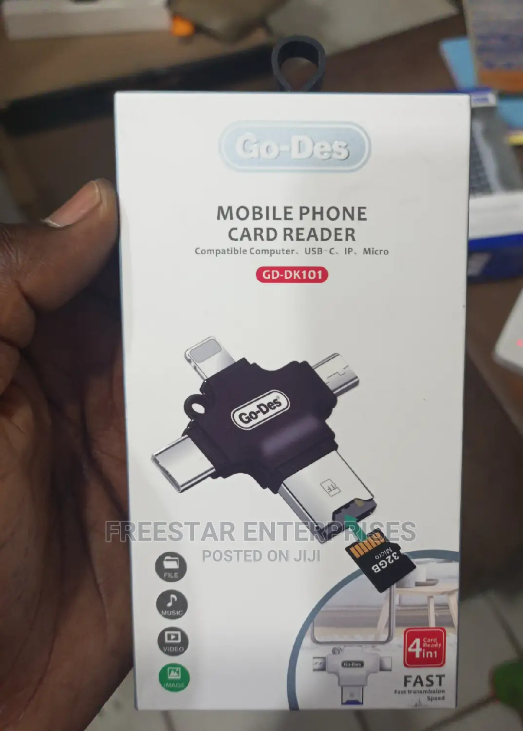 4-in-1 OTG Card Reader Type C, Lightning, Micro USB.