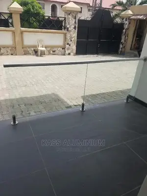 10mm Plain Tempered Glass Rail