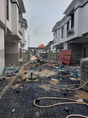 4bdrm Duplex in By Chevron Second for sale