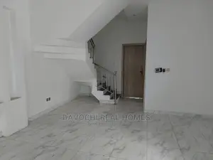 4bdrm Duplex in by Chevron Second for Sale