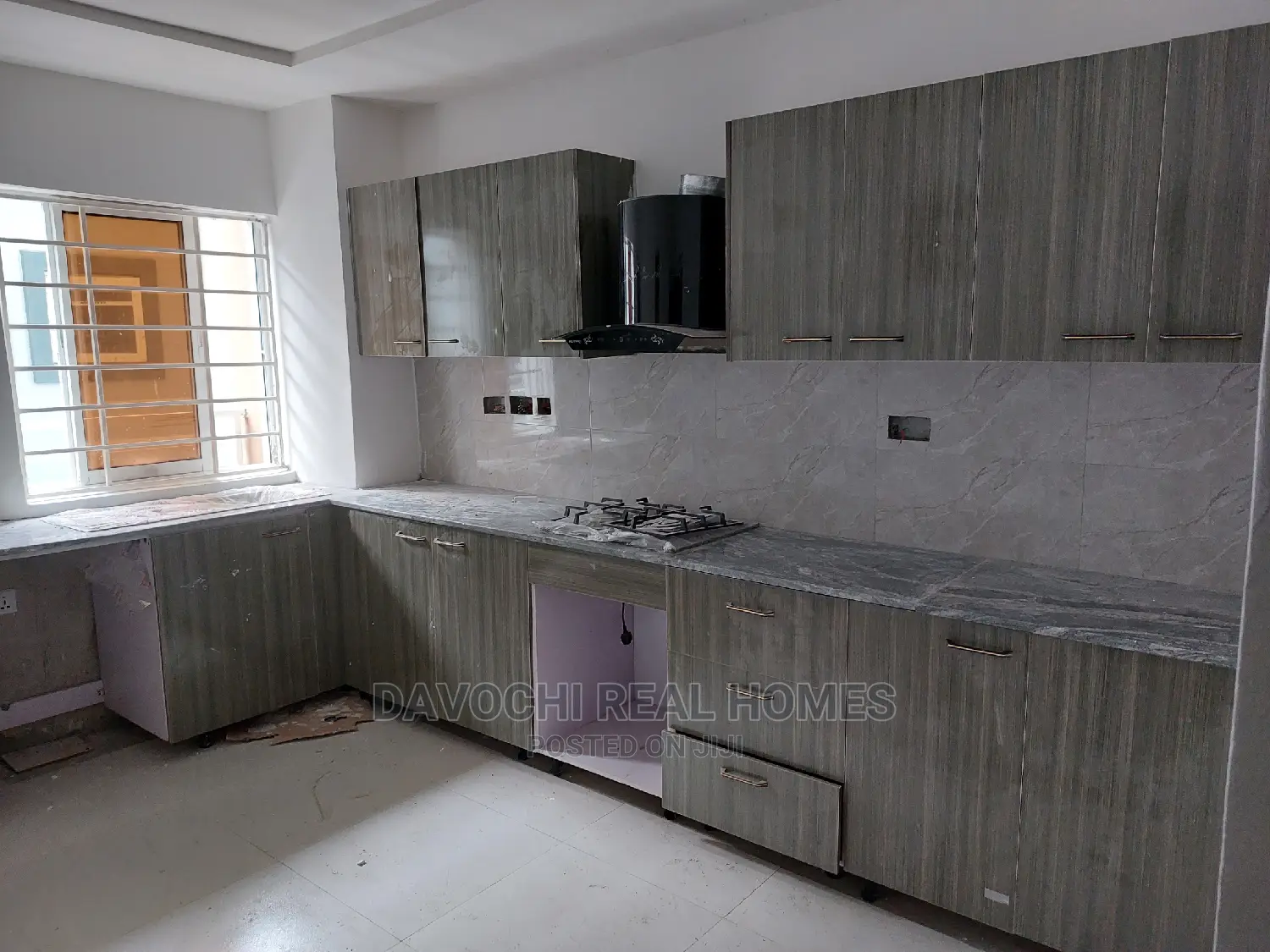 2bdrm Block of Flats in Orchid Road, Chevron for sale