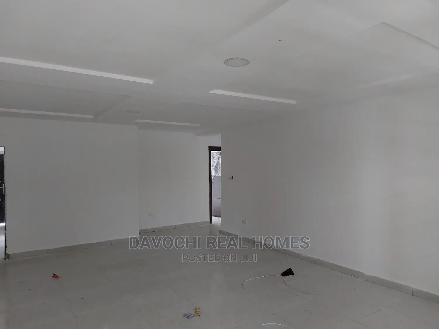 2bdrm Block of Flats in Orchid Road, Chevron for sale