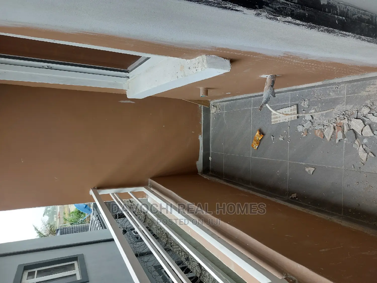 2bdrm Block of Flats in Orchid Road, Chevron for sale