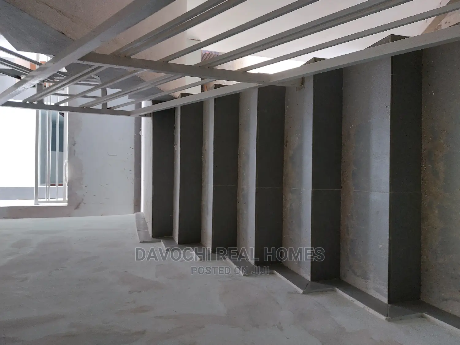 2bdrm Block of Flats in Orchid Road, Chevron for sale