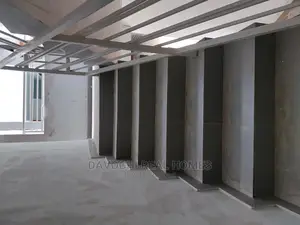 2bdrm Block of Flats in Orchid Road, Chevron for sale