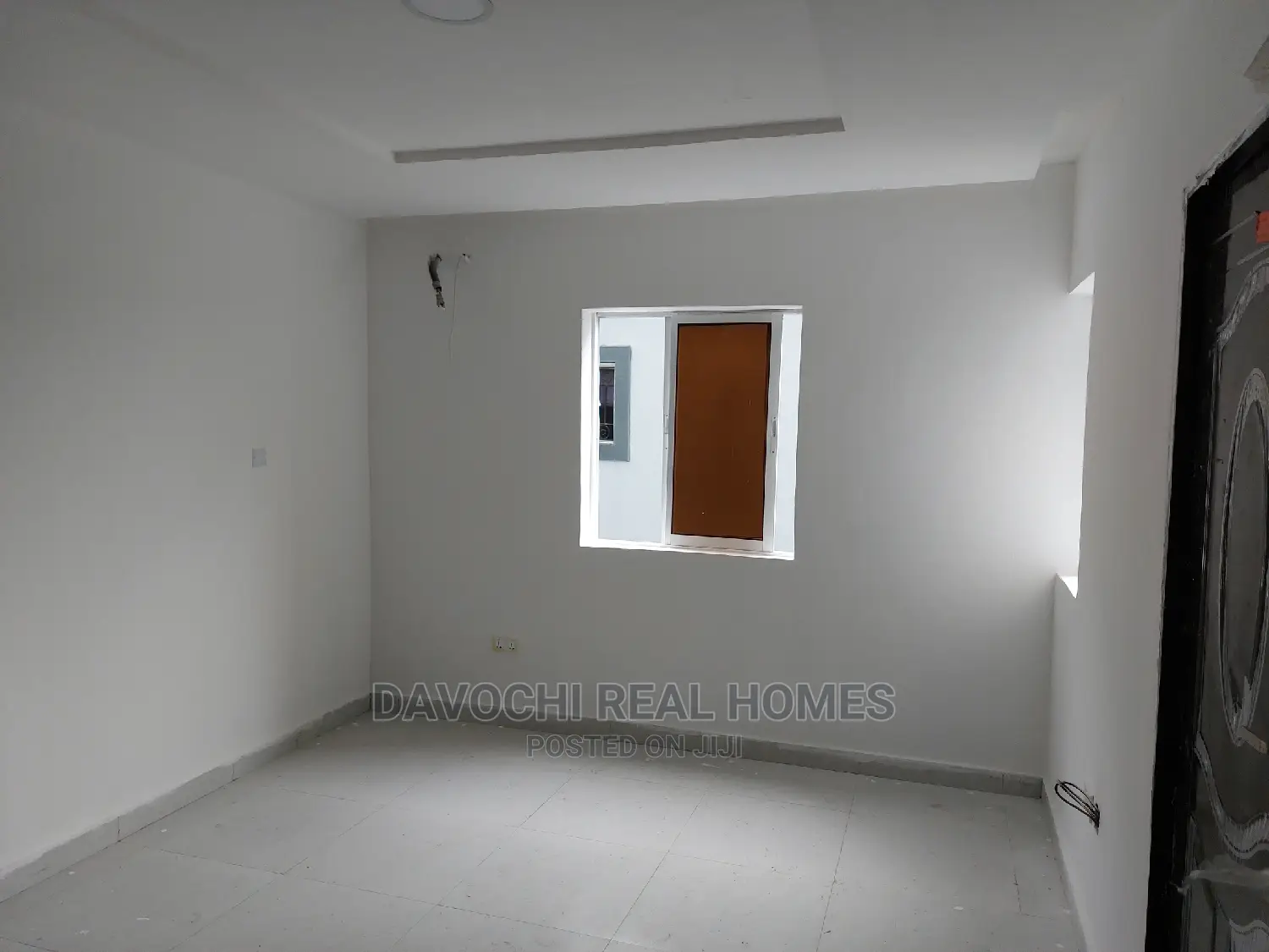 2bdrm Block of Flats in Orchid Road, Chevron for sale