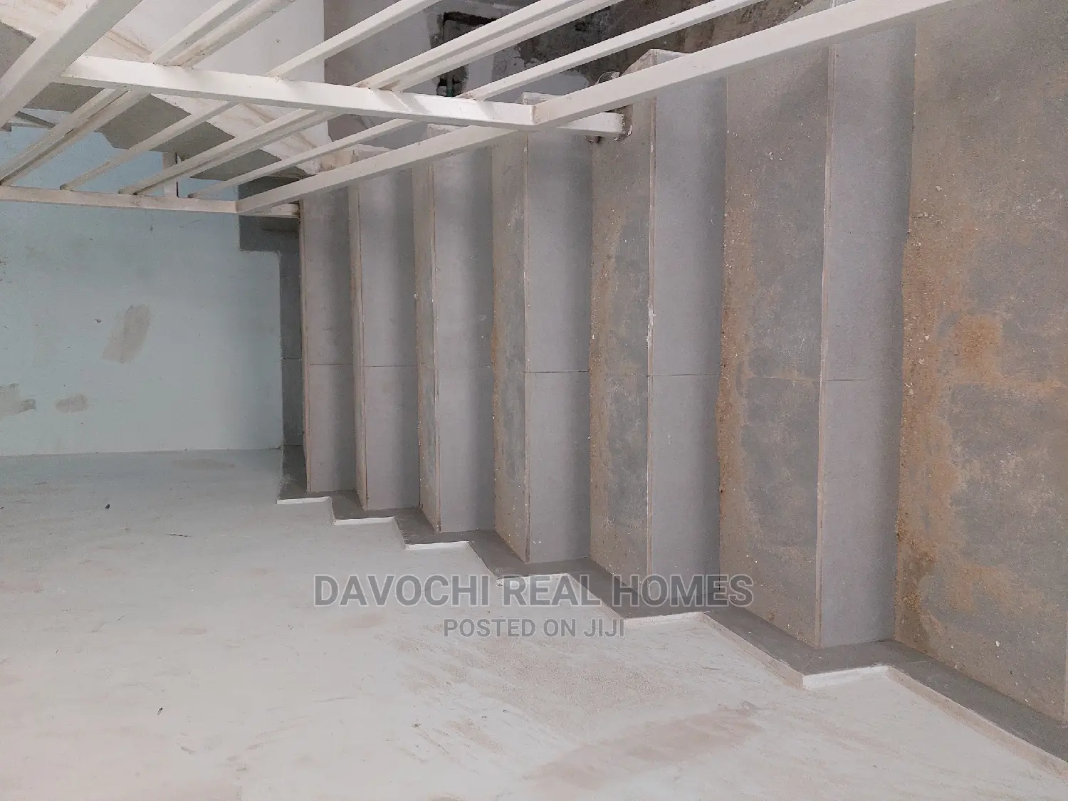 2bdrm Block of Flats in Orchid Road, Chevron for sale