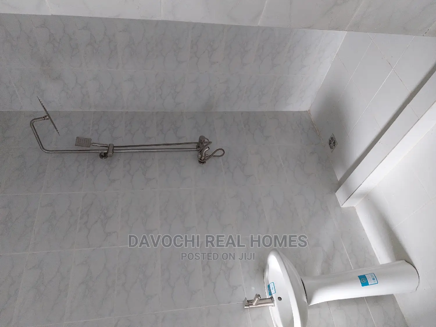 2bdrm Block of Flats in Orchid Road, Chevron for sale