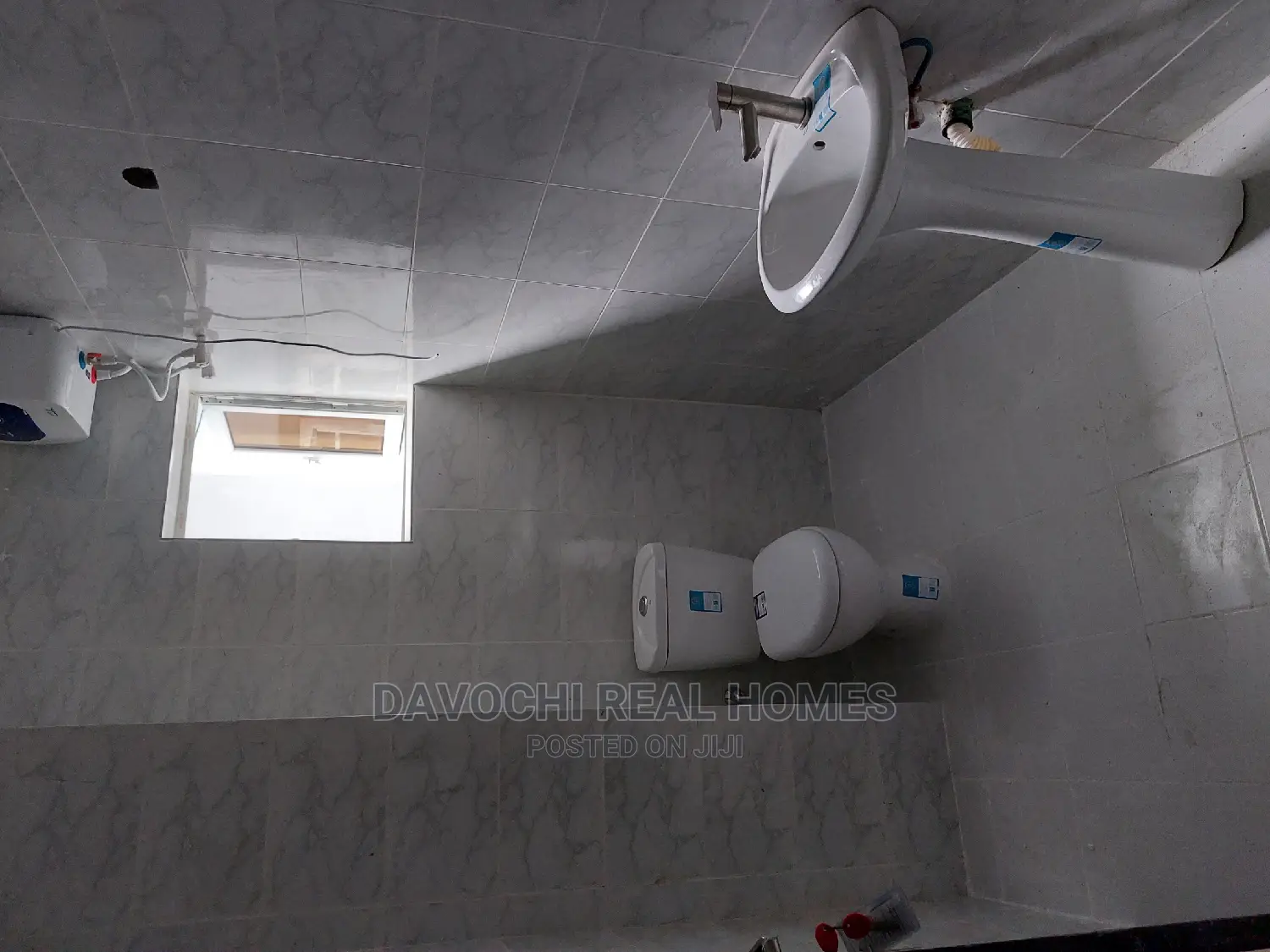 2bdrm Block of Flats in Orchid Road, Chevron for sale