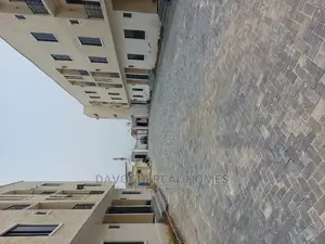 2bdrm Block of Flats in Orchid Road, Chevron for sale