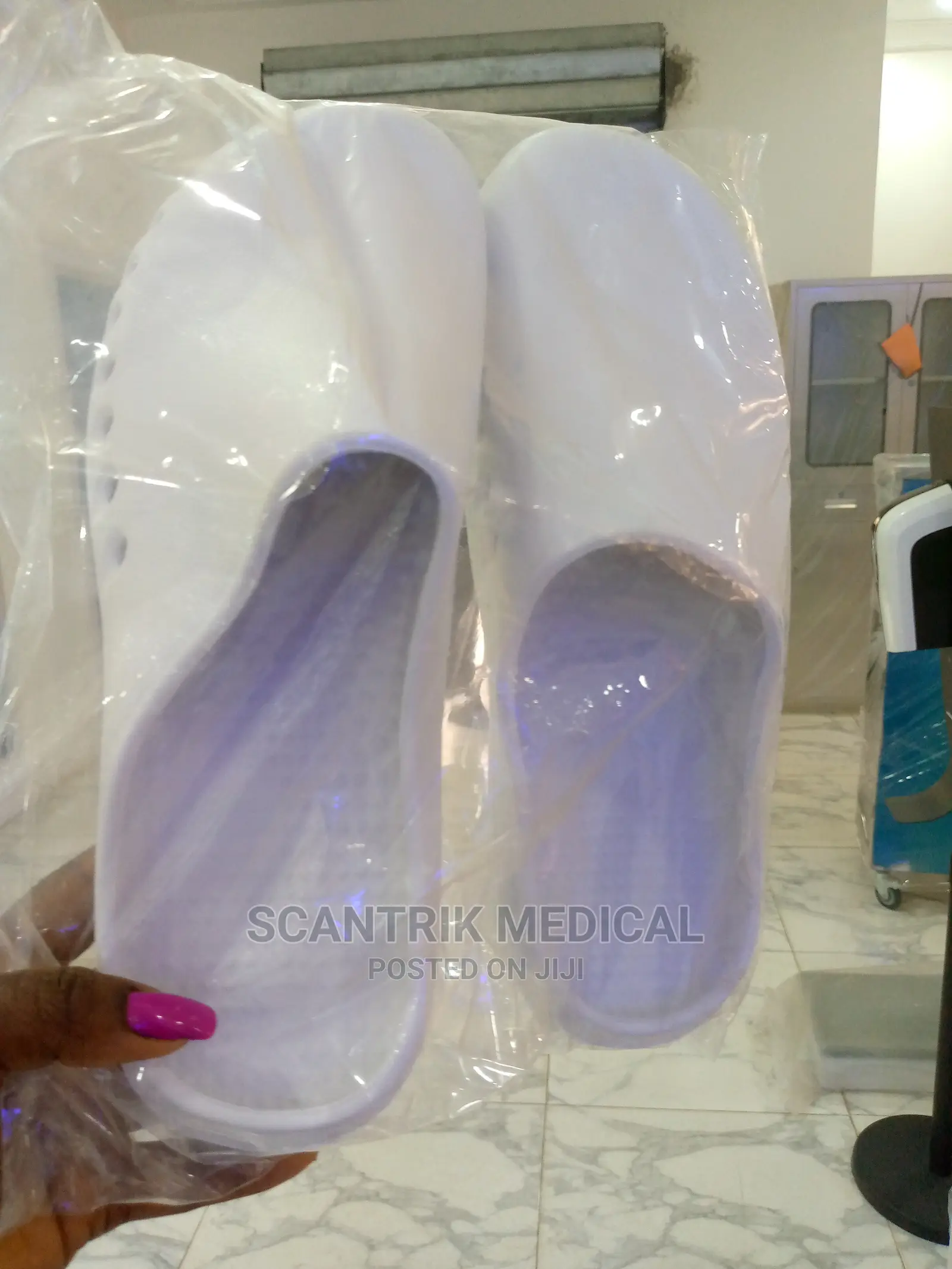 White Washable SRC Comfort Nursing Clogs