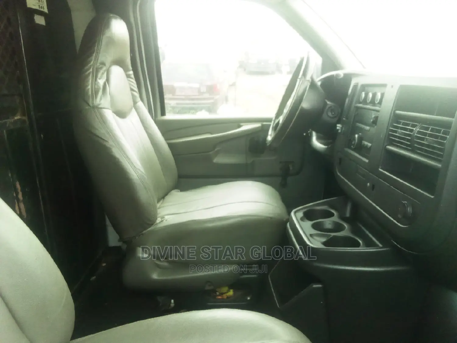 Chevrolet Shcool Bus 2000 White