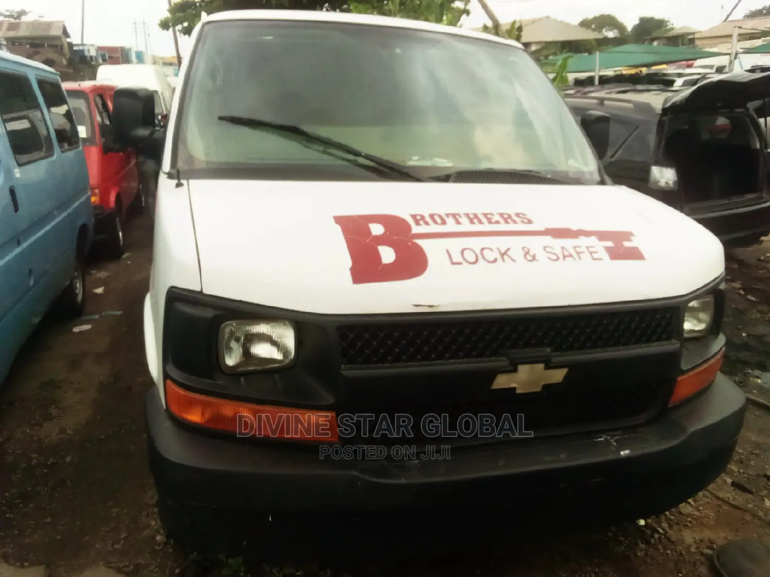 Chevrolet Shcool Bus 2000 White