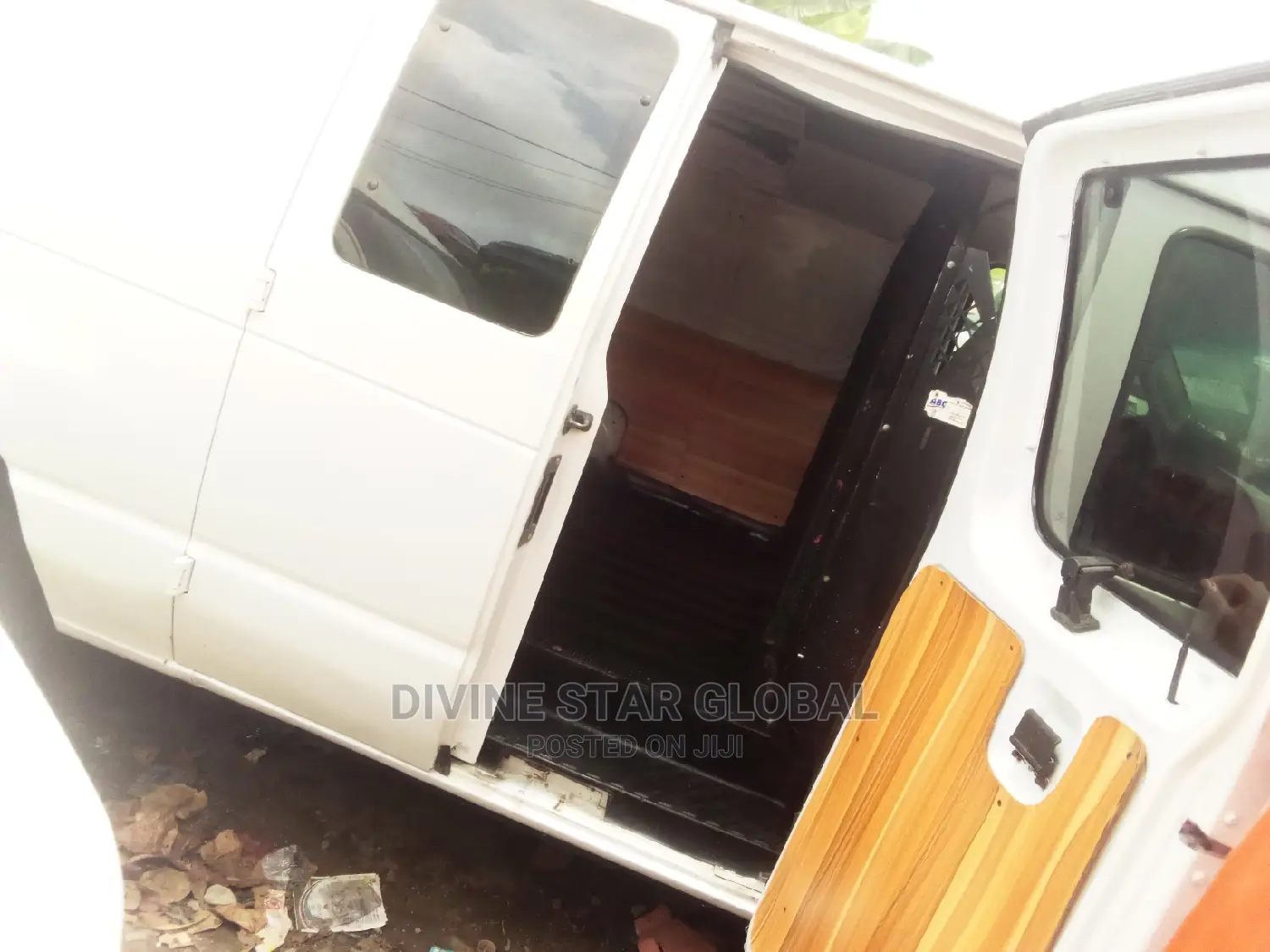 Ford E350 2006 White