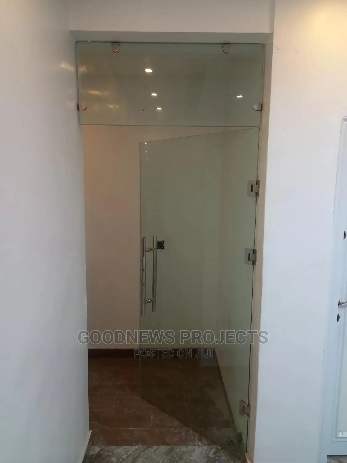 Single Glass Door With Fixed