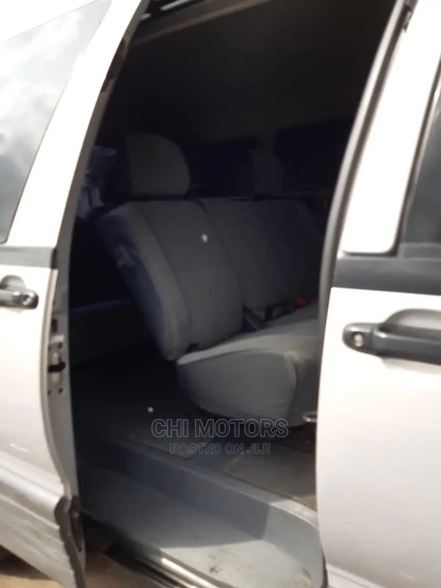 Toyota HiAce 1999 Silver