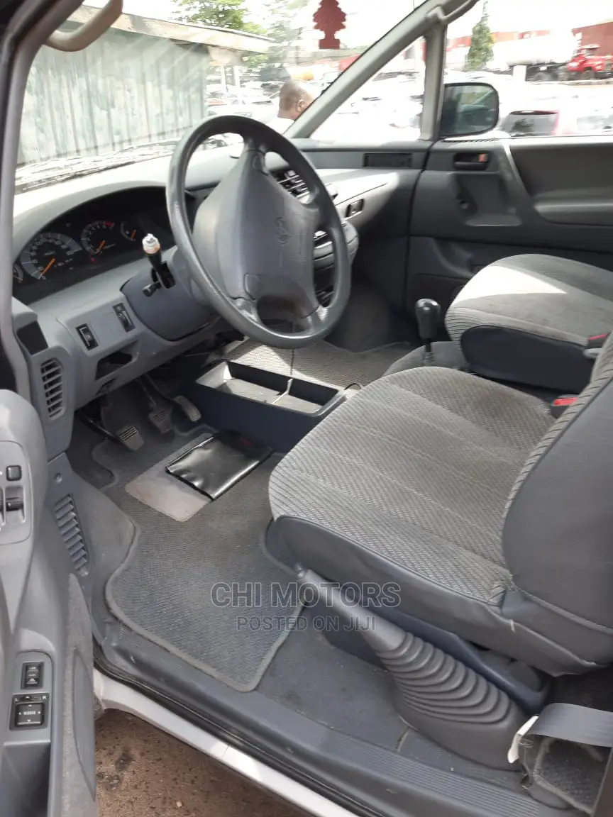 Toyota HiAce 1999 Silver