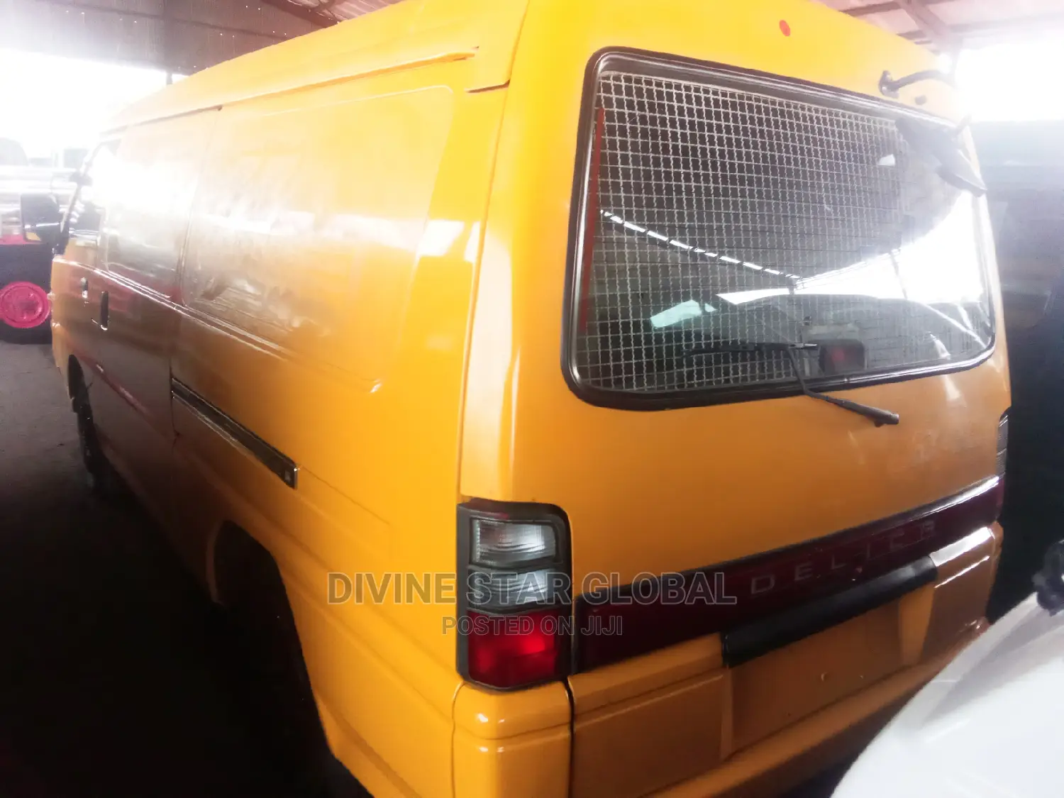 Mitsubishi L300 2004 Yellow
