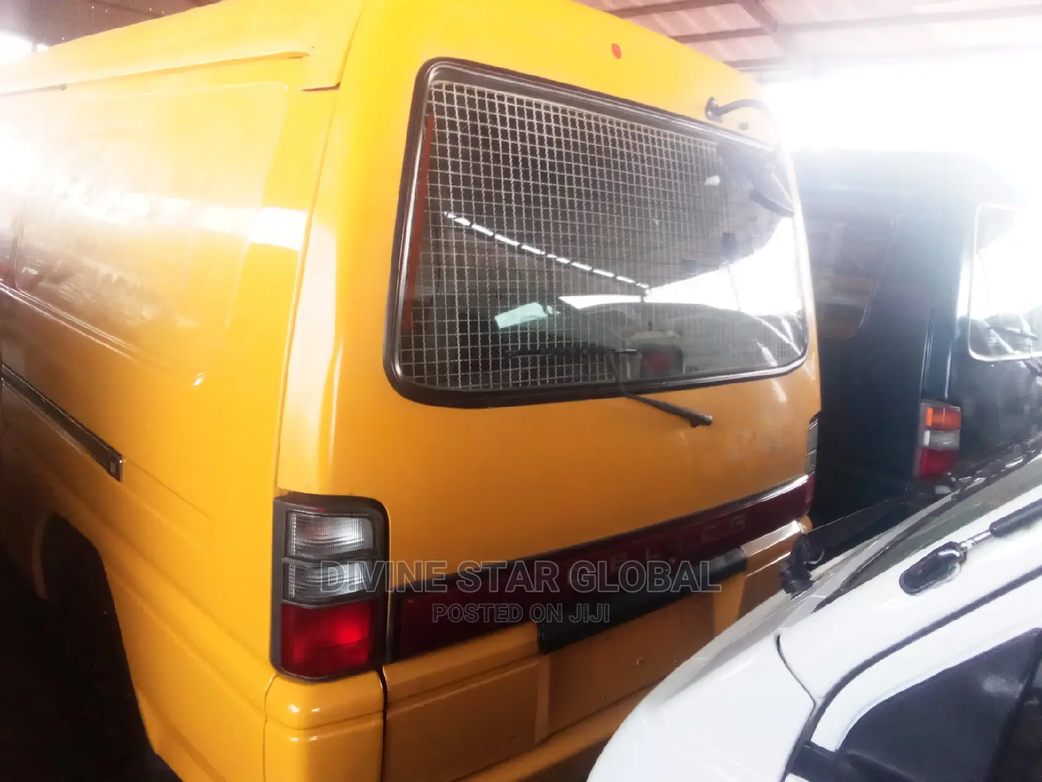 Mitsubishi L300 2004 Yellow