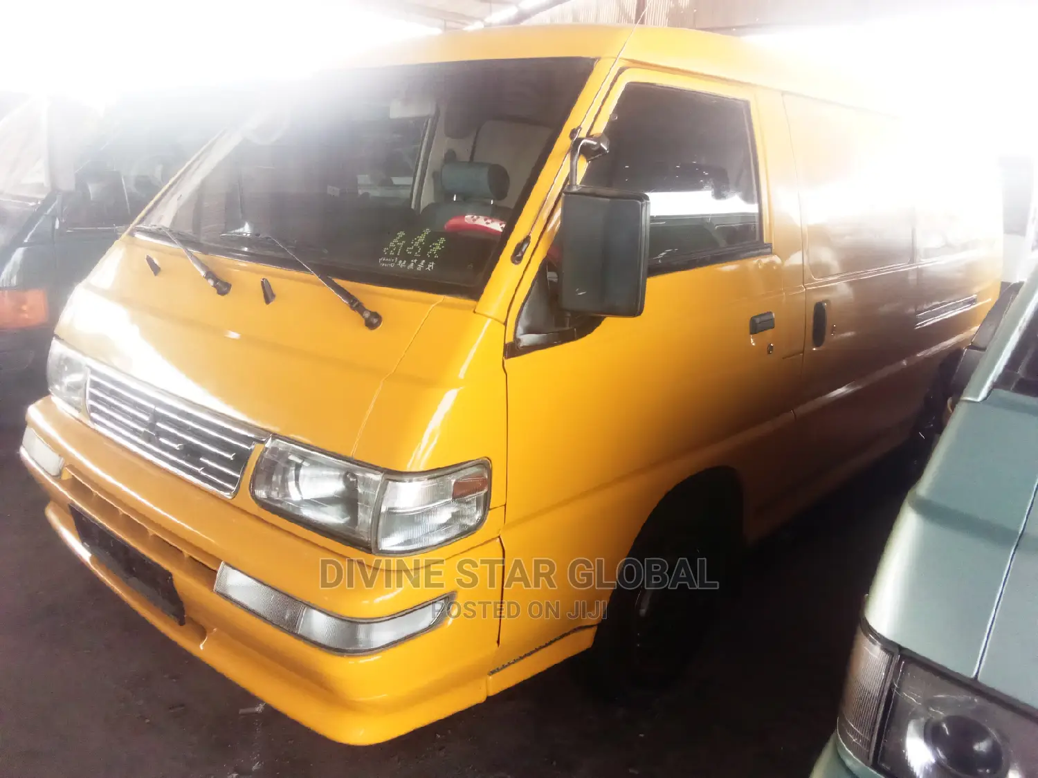 Mitsubishi L300 2004 Yellow