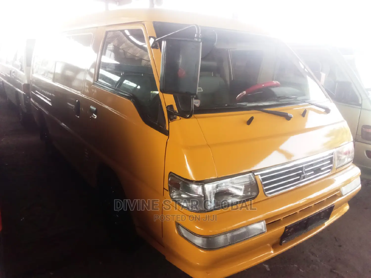Mitsubishi L300 2004 Yellow
