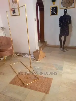 Single Pole Gold Cloth Rack Stand