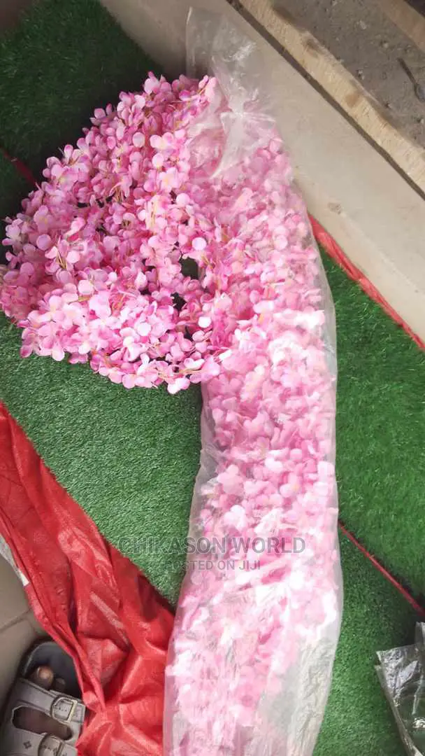 Dropping Flowers 