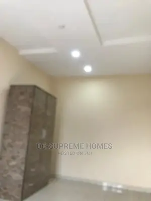 2bdrm Block of Flats in Golf Estate Road, Lakowe for rent