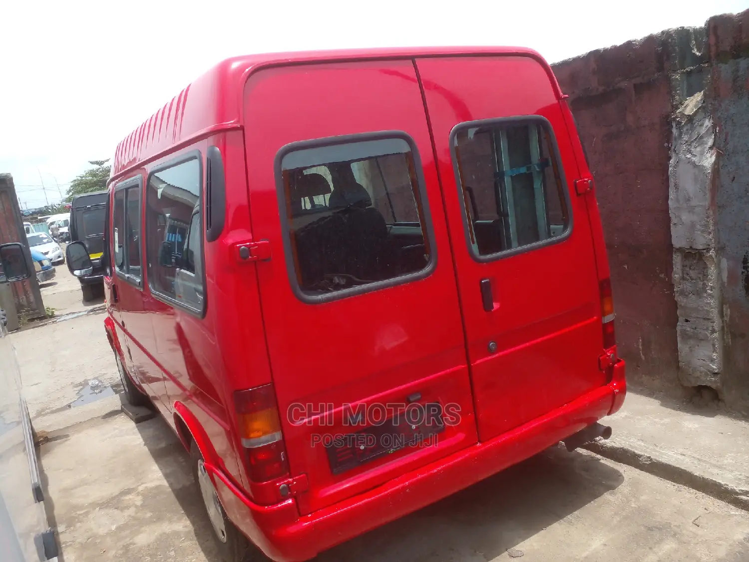 Ford Transit 2000 Red