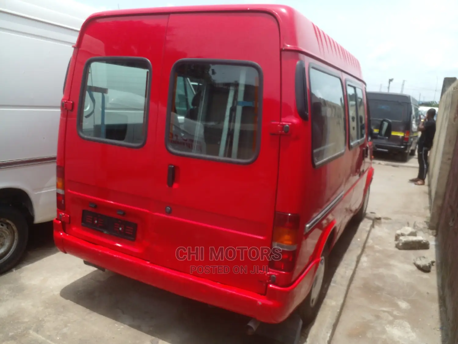 Ford Transit 2000 Red