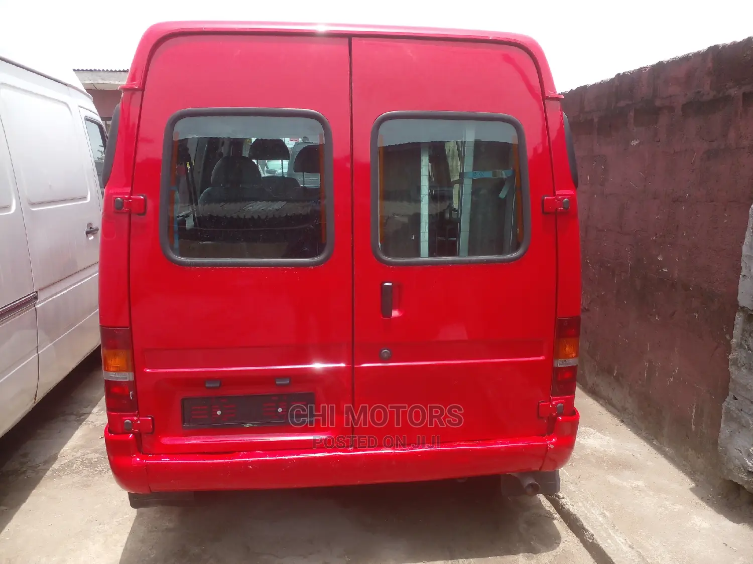 Ford Transit 2000 Red