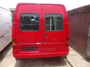Ford Transit 2000 Red