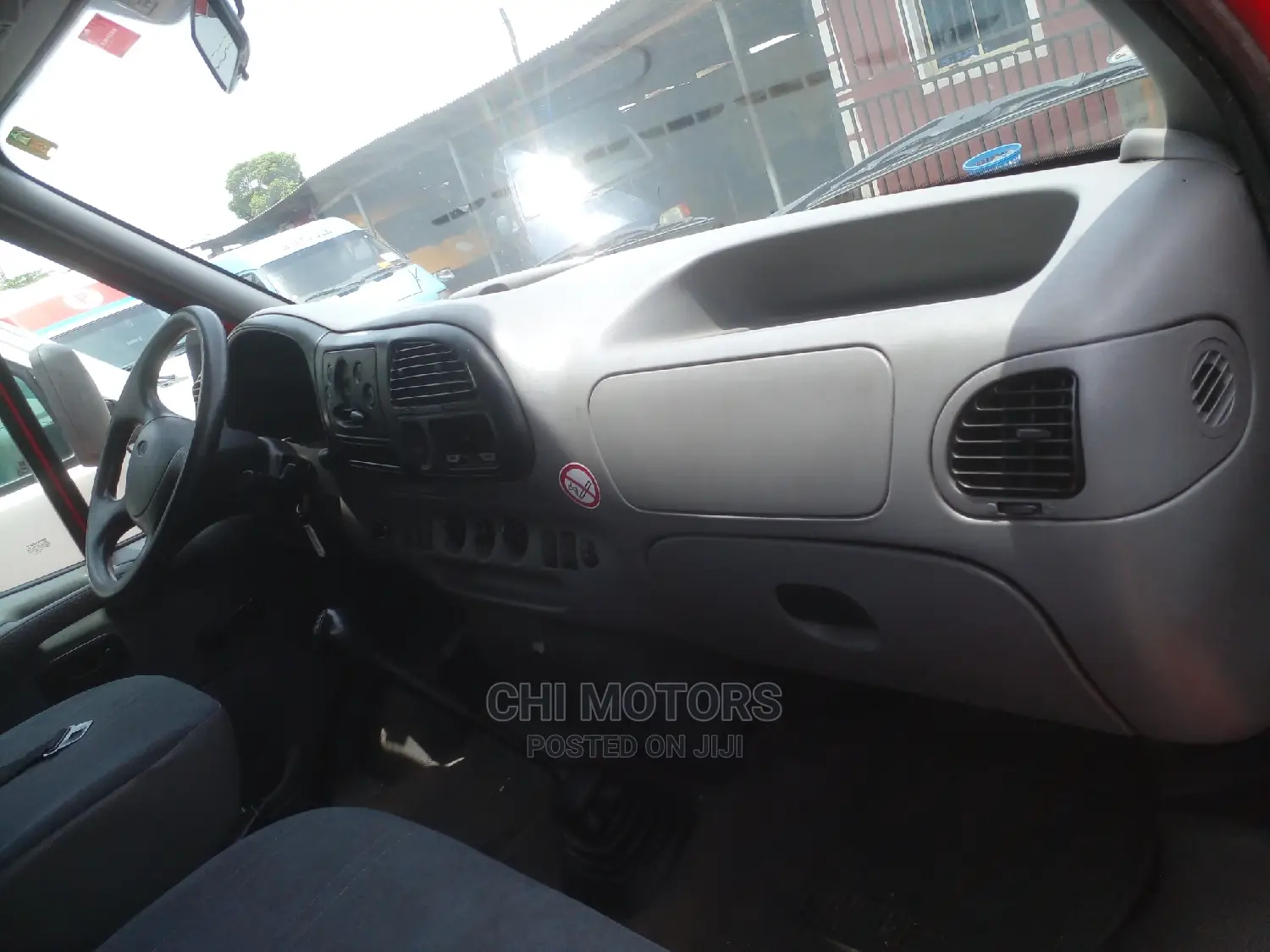 Ford Transit 2000 Red