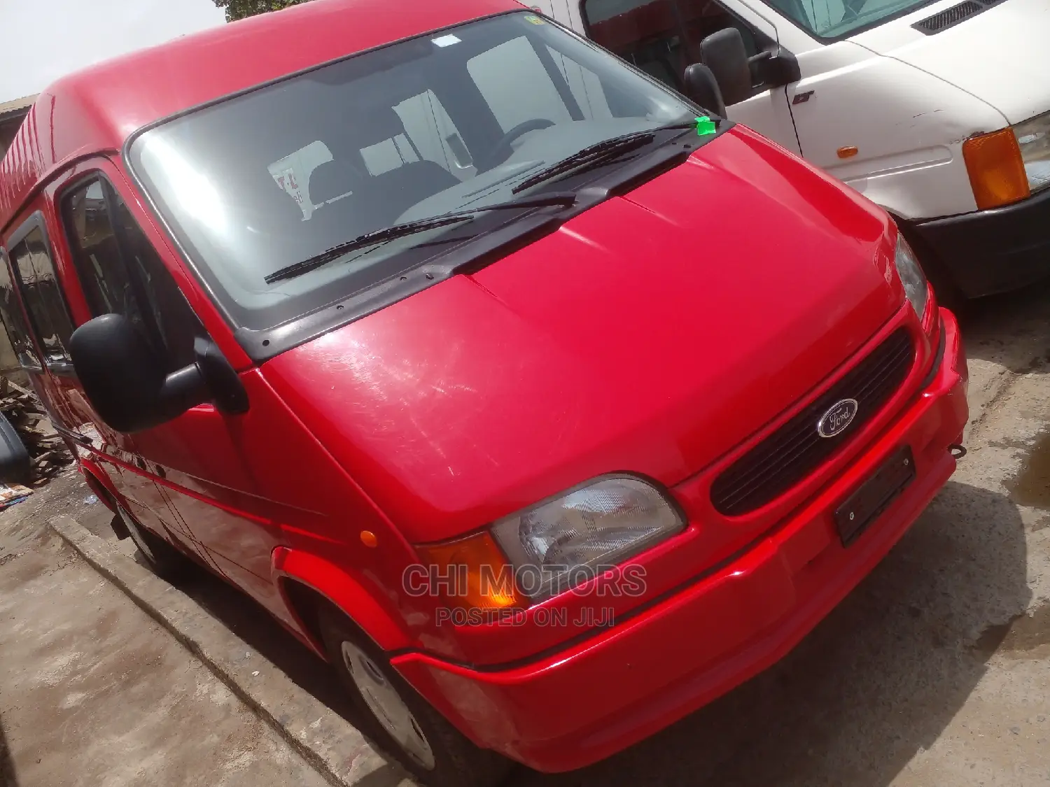 Ford Transit 2000 Red