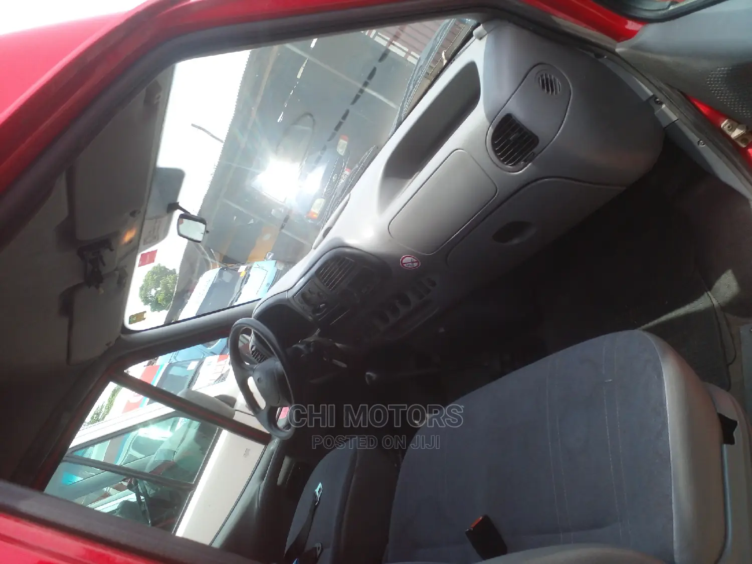 Ford Transit 2000 Red