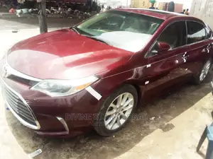 Toyota Avalon Limited FWD Sedan (3.6L 6cyl 6A) 2016 Red